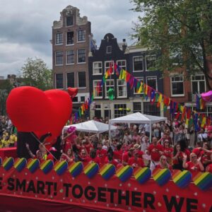 Sandra Barneda Instagram - Life in Between is the best gift
Stop thinking in the begginings or endings
.
.
.
Mi primer orgullo en Amsterdam no ha podido ser mejor.
Thanks ❤️💛🧡💚💙🩵💜🤎🩷