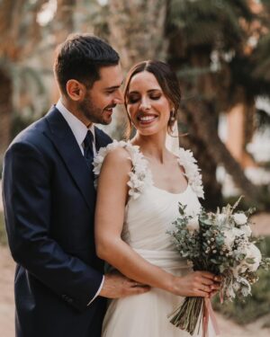 Sandra Díaz Arcas Instagram - Porque contigo soy mejor, contigo TODO es mejor 
🤍💍

@valenzuelaatelier 
@eternaprometida 
@parquedelamarquesa 
@enfok2fotografia 
@daviddesant
@bund_company
@mdepaulet
