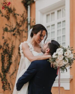 Sandra Díaz Arcas Instagram - Porque contigo soy mejor, contigo TODO es mejor 
🤍💍

@valenzuelaatelier 
@eternaprometida 
@parquedelamarquesa 
@enfok2fotografia 
@daviddesant
@bund_company
@mdepaulet