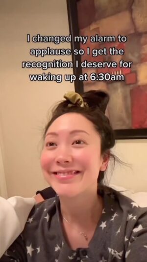 Sandra Kwon Instagram - Guys it works 🤩 #mornings #alarm
