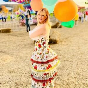 Sandra Lee Instagram - Secrets, NETFLIX! I have A NEW SHOW COMING OUT ON NETFLIX!! I created it and it took me 12 years to get it to air. I’m so grateful. The Food Network said no when I originally presented it as did Netflix but Netflix came back around after Covid and said yes yes yes. So many secrets to reveal this year-Shows, Partnerships, i’m so many things in my new life. By the way the show is called BLUE RIBBON BAKING CHAMPIONSHIP. People magazine just announced it but I wanted you all to know from me-it’s been so hard for me not to share as so often when I am not posting it’s because I am working and EVERYTHING THESE DAYS IS EMBARGO’D so thank you Thank you for understanding, loving and supporting. BEST IN FAIR IS US!! Xoxo