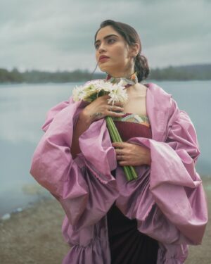 Sangeetha Bhat Instagram - A Daydream ✨
•
•
Concept & Styling @nikithakrofficial 
Muse @sangeetha_bhat 
MUA @makeup_by_nethraraajesh 
Outfit @elarniofficial 
Photographer @summi_bharadwaj 
.
#dreamy #protrait #sony #photography#igreach#bluehues #pinks#colours#nature#fashionphotography #instagood #bangalorephotography