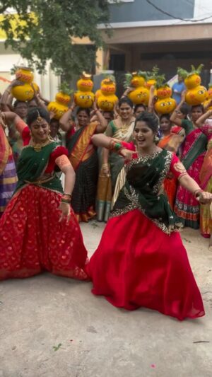 Sangeetha Kalyankumar Instagram - This the first time im dancing at bonalu festival 💃💃I enjoy a lot 💃it was crazy 🤪 to dance with @maahigouthami 😂 
@madhulika_raj_sharma @i_haanvikasreenivas_official 

#zeetelugu #sangeethakalyan #bonalufestival