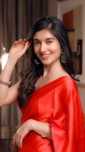 Sanjana Sarathy Instagram - I mean how could I not “ chammak chalo”, wearing a red Saree 😍❤️
.
. 
🎥 : @advik.r.sudharsan 
Saree : @hafsaaddotcom 
Hairstylist : @haripriyamakeupartist 
Location : @westin.chennai 
.
.
.
.
#redsaree #chammakchallo #videoshoot #instalike #sanjanasarathy