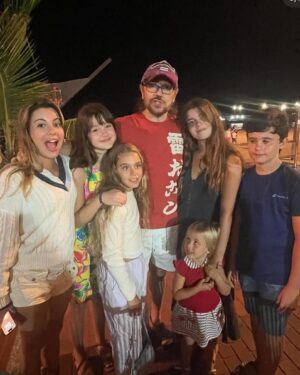 Santiago Segura Instagram - Recuerdos reales, fotos de película, fotos reales, recuerdos de película, Padre no hay más que uno 4, película de verano, para recordar en cualquier época!!!