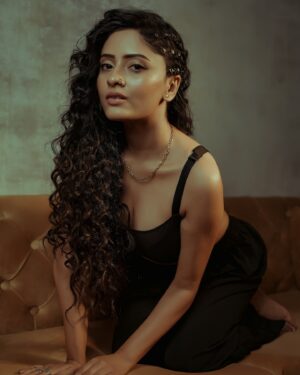 Sanya Thakur Instagram - “Sassy, classy, and a bit bad-assy. 🔥” 
.
📷 : @sahil_navadiya_ 
💄 : @makeup_asfaque 
.
.
.
.
#mylook #fashion #lifestyle#raw#explore