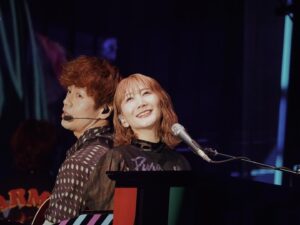 Saori Instagram - スカートを踏んづけないように
そうっと後ろに座る系男子

#深海　#sekainoowari #アリーナツアー