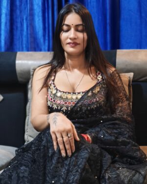 Sapna Sharma Instagram - Black 🥰