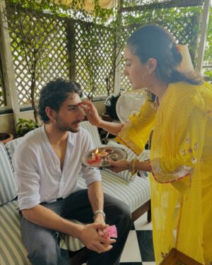 Sara Ali Khan Instagram - Happy Raksha Bandhan 🥰🥰🥰
