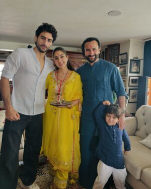 Sara Ali Khan Instagram - Happy Raksha Bandhan 🥰🥰🥰