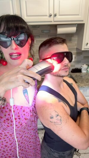 Sara Andrews Instagram - “You got a better beard than me, babe” indeed! 😤 
Use my code Betty130 for $100 OFF, link in bio @ulikeglobal