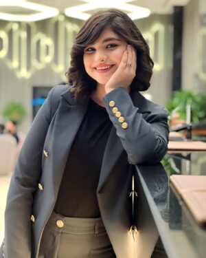 Sara Aws Instagram - اطلالة اليوم في بصرتنا الحبيبه  شكراً على اللبسه  الجميلة 💗💗💗@retal4fashion