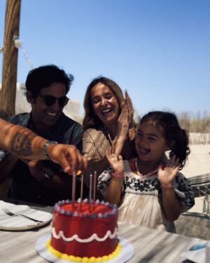 Sara Prata Instagram - E chegaram os 40 ♥️🎂
Só quero celebrar a entrada nesta nova etapa, porque a vida tem sido boa para mim! 
E já agora…pedir que os próximos 40 passem mais devagar, por favor 😂 

• @classico_byolivier