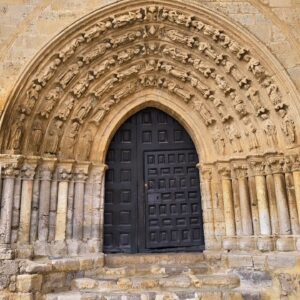 Sara Rubayo Instagram - Este fin de semana he recorrido los sitios de la orden monástica de Cluny ✝️ de la provincia de Palencia✨️ para la candidatura de Patrimonio de la Humanidad y no sé con qué sitio quedarme! Con cuál te quedas tú?

🏰1 y 2 Monasterio Nogal de las Huertas, que está en ruinas y eso hace que sea un lugar por descubrir y soñar

⛪️3 y 4 San Martín de Frómista y su misterioso capitel que nadie sabe bien qué significa 

⛪️5 y 6 Iglesia Templaria Santa María la Blanca en Villalcázar de Sirga (esta no es de Cluny pero la visitamos igualmente porque es divina)

⛪️7 Iglesia de Santa María de Mave

🏰8, 9 y 10 Claustro del Monasterio San Zoilo Carrión de los Condes que este sí que es Cluny pero del bueno

Ahora bien, quieres saber más sobre la orden monástica de Cluny?🤓

@palenciaesturismo 
@diputacionpalen 
@clunyiberica