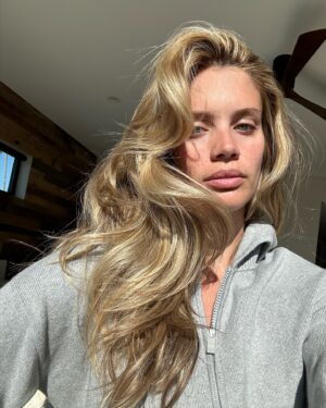 Sara Sampaio Instagram - Cozy Sundays at home  @alo