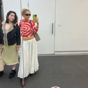 Sara Thompson Instagram - It’s giving Bonjour
