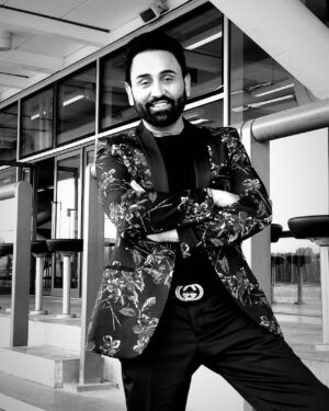 Sarabjit Cheema Instagram - ਨਵੀਂ ਐਲਬਮ ਬਹੁਤ ਜਲਦੀ 💿
New Album on the Way 🎙

#SarbjitCheema