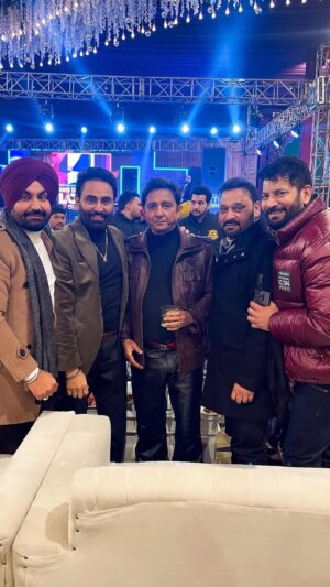 Sarabjit Cheema Instagram - ਰਾਰਾ ਰੀਰੀ ਰਾਰਾ live 🎙

Contact for Bookings: 9915117777 🇮🇳
7788864003 🇨🇦

#sarbjitcheema #punjabi #punjab #bhangra #punjabimusic