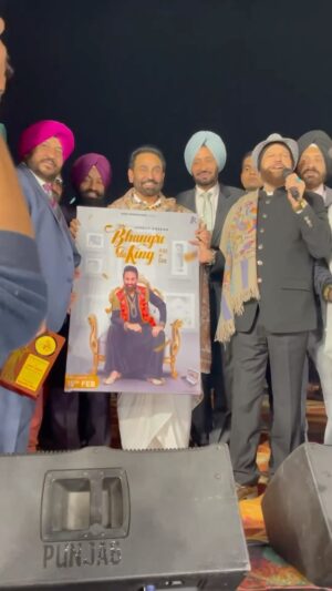 Sarabjit Cheema Instagram - Always so much respect for @hansrajhanshrh ji 🙏🏼
Thank you for the love and support for #BhangreDaKing 

Full Album releasing on February 15th 

@rangproductionsofficial @eypcreations @amanhayer1 @laddigill_ @madmix._ @tejwantkittu @princeghumanofficial @karanprincemd @rskaushikmusic 

@avexdhillon @sukhhdhillon @gurysekhonfilms @farmaan11 

#SarbjitCheema 
#reels #reelsindia #punjab #punjabi #india #bhangra