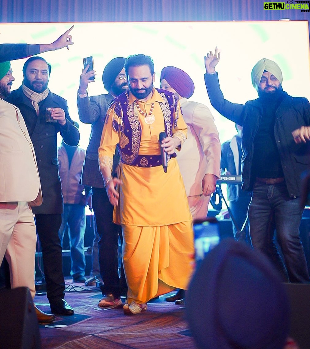 Sarabjit Cheema - 3 Likes - Born to Perform #blessings
Contact for Bookings: 9915117777 š®š³
7788864003 šØš¦
#livesinging #punjabi #bhangra #sarbjitcheema