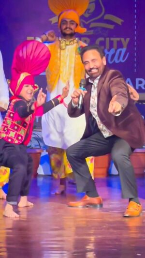 Sarabjit Cheema Instagram - EDHAN PAINDA BHANGRA! 
What an atmosphere at Flowercity Bhangra yesterday. 
Proud of all the teams for their brilliant performances. 
Congrats to the whole team @flowercitybhangra @ddeepkkaran 

#bhangra #reels #reelsinstagram #punjabi #punjab #sarbjitcheema #edhanpaindabhangra #trending