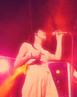 Sarah Close Instagram - manchester!!!!! i can’t believe this was a few weeks ago now. i wanna come back and sing more for you 
pics by @lucycrgart 
🐝