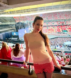 Sarah Close Instagram - released my new EP and saw taylor swift all in 24 hours i am deceased from joy