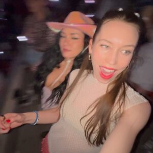 Sarah Close Instagram - released my new EP and saw taylor swift all in 24 hours i am deceased from joy