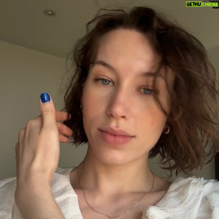 Sarah Close - 4.1K Likes -