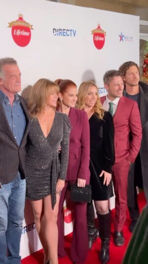 Sarah Drew Instagram - this cowboy family cleans up nice ❤️ #ACowboyChristmasRomance #itsawonderfullifetime