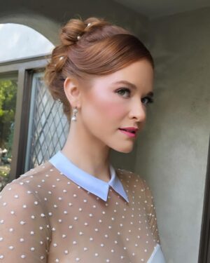 Sarah Drew Instagram - Oh what fun it was to chat about #acowboychristmasromance on @ktla5news this morning! Tune in this Saturday dec 9 at 8pm on @lifetimetv @itsawonderfullifetime Glam by the amazing @dannidoesit and @berlyrodriguezmua ! Styled by me!! @autumnfederici @jakehelgren