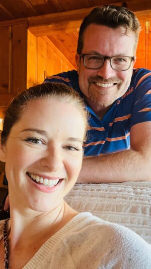 Sarah Drew Instagram - So grateful for our beautiful family… for babies and puppies and sisters and cousins … for games and movies and walks and insanely delicious food and drink… for God’s creation- the peace that comes at the lake. Thank you @e_r_i_k_a_n_e_w_m_a_n and @gregjnewman for hosting. We love you so much. Love you @racheltieg @mrs.guuitzz @guuitzz baby Jett, Rex and Tina! Full bellies ans full hearts! ❤️ Happy Thanksgiving!
