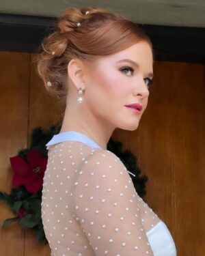 Sarah Drew Instagram - Oh what fun it was to chat about #acowboychristmasromance on @ktla5news this morning! Tune in this Saturday dec 9 at 8pm on @lifetimetv @itsawonderfullifetime Glam by the amazing @dannidoesit and @berlyrodriguezmua ! Styled by me!! @autumnfederici @jakehelgren