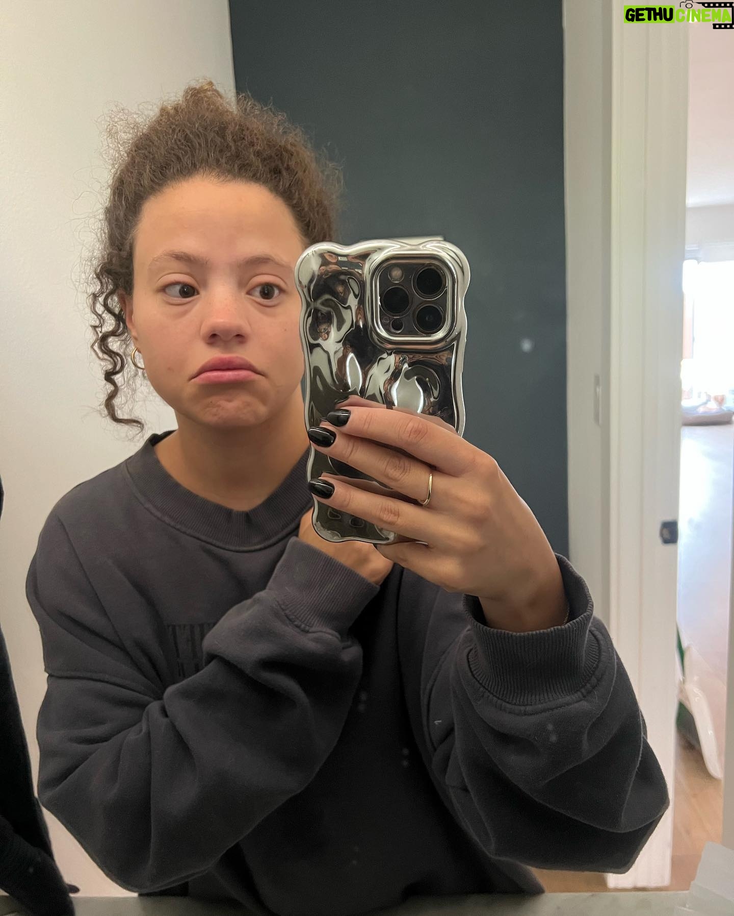 Sarah Jeffery - 3 Likes - no beauty ambassador offers in my inbox?? confused 😕