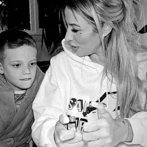 Sarah Machet Instagram - Les parents! ✨️ je vous propose une activité sur la bienveillance à faire avec vos enfants ✨️

60 secondes de votre temps pour apprendre aux autres les fondamentaux de la vie.

Je vous aime.

Prenez soin de vous 🫶❤️

#love #parentslife #takecare #caring #momandson
