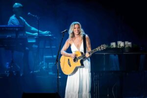 Sarah McLachlan Instagram - Toronto, thank you so much for the crazy warm beautiful welcome back to Canada last night. You filled me up.❤️

#FTE30TOUR
📸 Tom Pandi