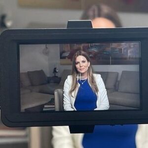 Sarah Mintz Instagram - Por fin Colombia lo sabrá directamente de mi. 🇨🇴. Gracias @divajessurum te quiero mucho 💕 @sedicedemitv ………………🎥 @volcogabriel