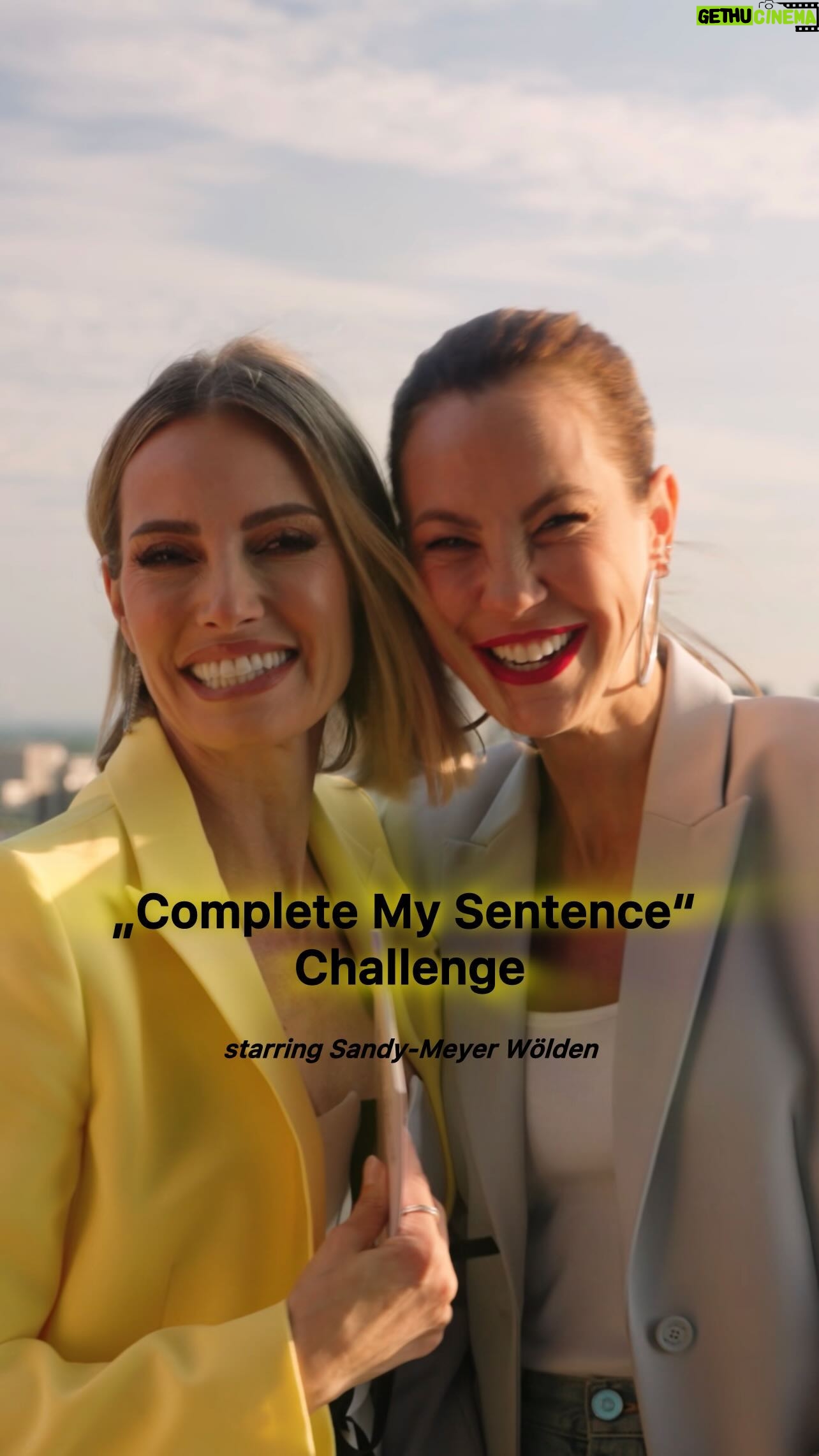 Sarah Valentina Winkhaus - 1K Likes - GIVEAWAY & „Complete my Sentence“ Challenge mit meiner lieben @sandymeyerwoelden 🌷
Mein Teenage-Crush? Was steht auf Sandy‘s Bucket List ganz oben und was möchte ich nicht missen? Was denkt Sandy über Social Freezing? Das alles seht ihr im Video! ✨
Meine Lieblingsfrage im Video (die nicht vorgeplant war 😅): Was ist mein Lieblingsbuch? Natürlich „Ich werde Eltern!“ Mein Buch über Social Freezing und mein Weg zum Mutterglück. Und für euren Support möchte ich euch etwas zurückgeben - ich verlose 10 Bücher unter diesem Post! 🫶🏼
So könnt ihr teilnehmen:
- Folgt mir @sarahvalentina & @sandymeyerwoelden
- Tagt eine Freundin, die einen Kinderwunsch hat oder bereits glückliche Mama ist 💛✨
Lasst uns Frauen gegenseitig Supporten! 🫶🏼
#ichwerdeeltern #socialfreezing #kinderwunsch #biologischeuhrtickt