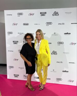 Sarah Valentina Winkhaus Instagram - Women supporting women 💛

Ein herzliches Dankeschön an das @missionfemale X-Change Festival für die Gelegenheit, so viele inspirierende Frauen und ihre beeindruckenden Vorträge zu erleben.

Diese Begegnungen haben mir einmal mehr gezeigt, wie wichtig es ist, Frauen zu empowern und ihnen den Mut zu geben, ihren eigenen Weg zu gehen. Gemeinsam können wir Großes erreichen und die Welt verändern. 💛

#femaleempowerment #diversity #nextlevel #socialfreezing #ichwerdeeltern 

Styling @tanjacomba  @sly010_official