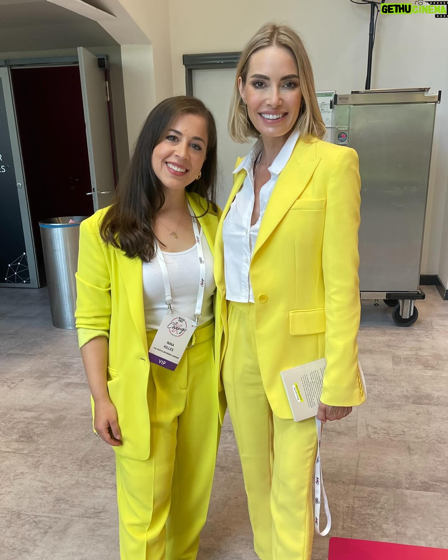 Sarah Valentina Winkhaus - 220 Likes - Women supporting women 💛
Ein herzliches Dankeschön an das @missionfemale X-Change Festival für die Gelegenheit, so viele inspirierende Frauen und ihre beeindruckenden Vorträge zu erleben.
Diese Begegnungen haben mir einmal mehr gezeigt, wie wichtig es ist, Frauen zu empowern und ihnen den Mut zu geben, ihren eigenen Weg zu gehen. Gemeinsam können wir Großes erreichen und die Welt verändern. 💛
#femaleempowerment #diversity #nextlevel #socialfreezing #ichwerdeeltern
Styling @tanjacomba @sly010_official