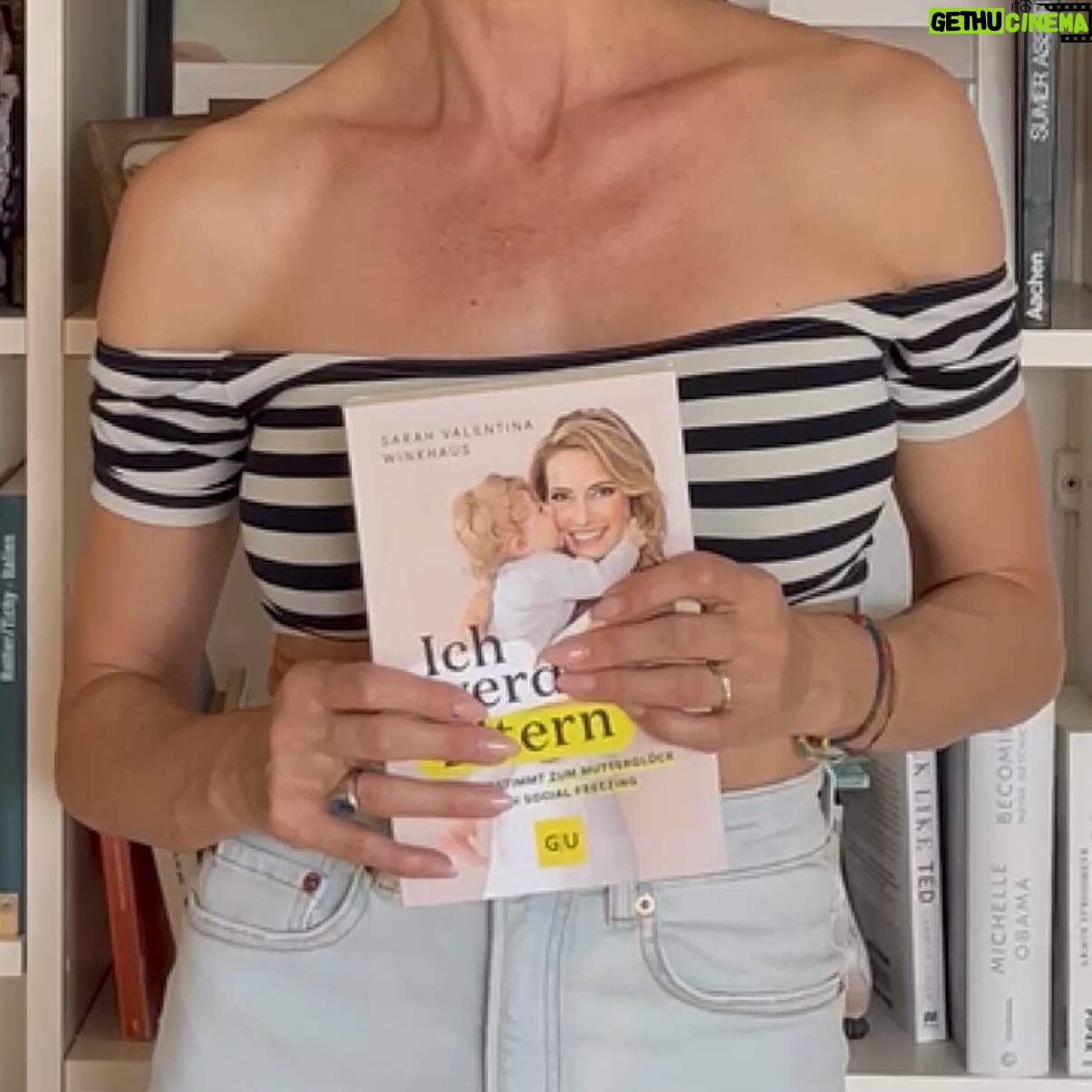 Sarah Valentina Winkhaus - 188 Likes - Vielen Frauen geht es so wie es mir ging - die biologische Uhr tickt! In meinem Buch “Ich werde Eltern” habe ich meine Erfahrungen aufgeschrieben, damit ihr alle Tipps & Tricks bekommt, um selbstbestimmt die Entscheidung für ein Kind nach euren Konditionen zu treffen oder zu vertagen! 🫶🏼
Btw: Ein Grund, warum viele Paare oder Frauen den Kinderwunsch aufschieben, ist die Unvereinbarkeit von Beruf & Familie. Deshalb kämpfen wir gegen die Kürzungen in der Kindertagespflege - ein Thema was auch die klassischen Medien aufgegriffen haben.
Wie könnt ihr mich Supporten? Mein Buch könnt ihr jetzt vorbestellen & die ersten sein, die es lesen! Link in meiner Story 💛
#ichwerdeeltern #eizellenstattgucci