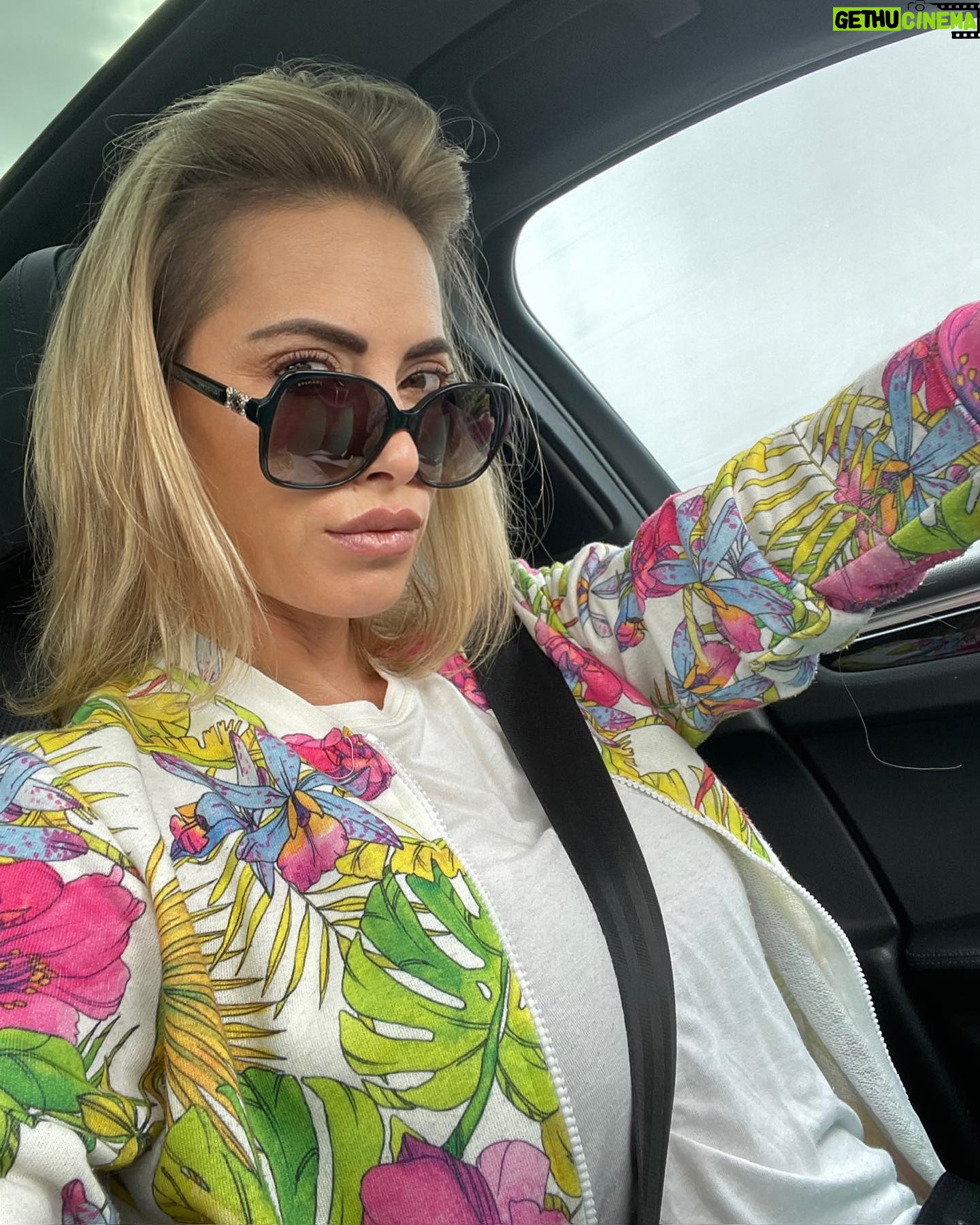 Sarah Valentina Winkhaus - 214 Likes - Time for a #weekdump 🫶🏼
Ich liebe es total, Euch einen kleinen Einblick in meine Woche und mein Leben zwischen Mama sein, TV Host Jobs und Freizeit zu zeigen! Wie gefällt euch das Format?
💘1. Düsseldorf Liebe 🥰
💘2. Réunion mit @andreagrobe_makeup
💘3. Flowers 💐
💘4. Vinyl love
💘5. Best truffle pasta in town by @prinzinger_by_saittavini
💘6. Trying to strike a pose 😂
💘7. Photo Job
💘8. Clara & me 🫶🏼