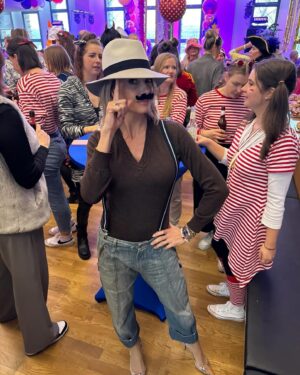 Sarah Valentina Winkhaus Instagram - Nach langer Zeit endlich wieder Karneval gefeiert - hat richtig Spaß gemacht! Ich war heute an Altweiber als Mapa unterwegs . Flieht ihr beim Karneval oder nehmt ihr jede Feier mit? 
#karneval #kölle #rtlalaaf #helau #mapa