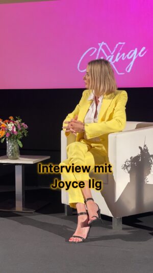 Sarah Valentina Winkhaus Instagram - Was möchte @joyceilg allen Frauen mitgeben? Beim @missionfemale X-Change Event hat sie ihre Vision geteilt: Mut zum Echtsein! 

Im Video erfahrt ihr, wie Joyce Frauen ermutigt, authentisch zu sein und sich selbst treu zu bleiben. 💛

#femaleempowerment #missionfemale #nextlevel