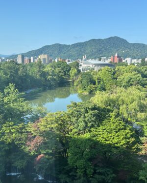 Sarah Willis Instagram - Some memories of PMF 2024 - my favourite festival of the year. I love being in Japan 🇯🇵 and working with this year’s #PMFHorns, my colleagues and friends from the @berlinphil and the simply awesome @ni9_akers and his PMF team. The @pacific_music_festival is life-changing, see you next year! 🙏🤩📯💃🏻👘
