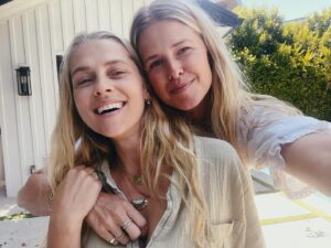 Sarah Wright Instagram - We dropped a solo ep today on @themotherdazepodcast and we chatted about the dance between magical thinking and pragmatic realism…. (Not our fav way to word that) @teresapalmer gives an IVF update, we explored the ups and downs of manifesting dreams, Winter drops some witchy knowledge and sooooo much more!! ALSO  @teresapalmer gave me the sweetest ever bestie ring from @wishartjewellersglenelg and I have not taken it off!!! 🙌🏻🙌🏻✨✨🙌🏻🙌🏻✨✨ photographed here!