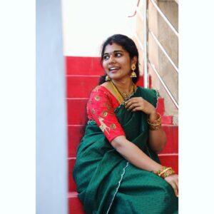 Saranya Pradeep Instagram - బోనాల పండగ 
🌺🌸🌼

PC : మొగుడు 😘🫶@pradeepmanku 

#bonalu #village #festival #family
#familytime #festivewear #villagelife #festive #saree
#festivevibes #festivaloutfit #tradition #sareelove #sareefashion #indianwear #green #greens #sareelover
#wednesday