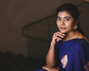 Saranya Pradeep Instagram - 💙

Thank you @jeevanigoud_  for this beautiful 
#makeover 🫶🏻
I’m flattered @infocusphotography_madhu thanks a lot for the fantastic pictures ❤️
.
.
.
.
.
#sareefashion #saree #sareelove 
#traditional #comfort #cozy #warm 
#satisfying #always #feels #queeny 
#fashion #make #trendy #pattusaree 
#💙 #❤️ #🧡