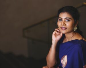 Saranya Pradeep Instagram - 💙

Thank you @jeevanigoud_  for this beautiful 
#makeover 🫶🏻
I’m flattered @infocusphotography_madhu thanks a lot for the fantastic pictures ❤️
.
.
.
.
.
#sareefashion #saree #sareelove 
#traditional #comfort #cozy #warm 
#satisfying #always #feels #queeny 
#fashion #make #trendy #pattusaree 
#💙 #❤️ #🧡