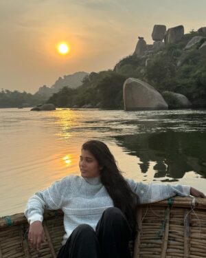 Saranya Pradeep Instagram - Serenity in a scenery ☀️

PC : #mogudu 
@pradeepmanku 

 

#sunrise #nature #photography #sky #sun #landscape #river #naturephotography #photooftheday #travel #love #clouds #ig #sunrisephotography #beautiful  #morning #landscapephotography #instagood #winter #travelphotography #picoftheday #goodmorning #naturelovers #water #photo #instagram #hills #rocks #colorsofnature
